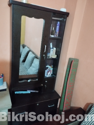 Dressing table bikri hobe ...ekdom notun er moto
